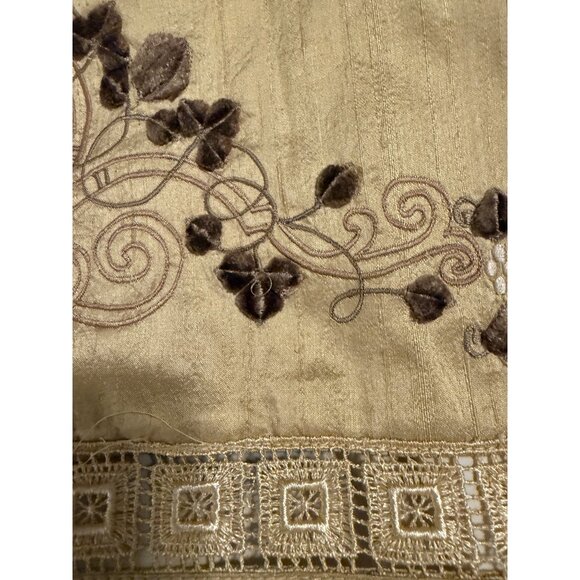 2 Vtg Textile Hand Embroidered Silk Throw Sofa Pillow Covers Crochet Trim zip - Picture 3 of 12